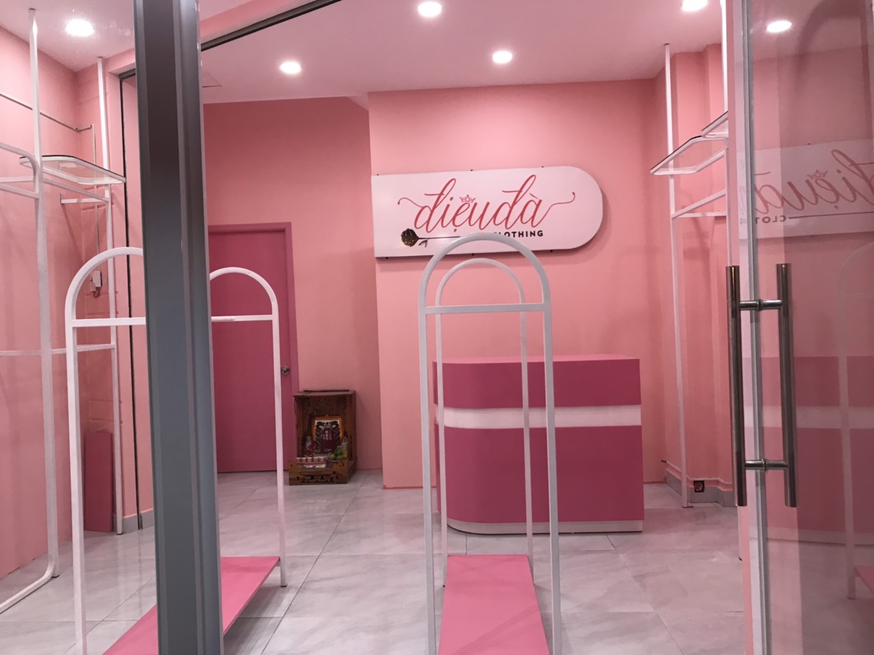 thi công showroom quần áo thời trang