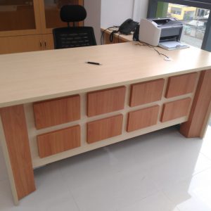 kich thuoc ban giam doc