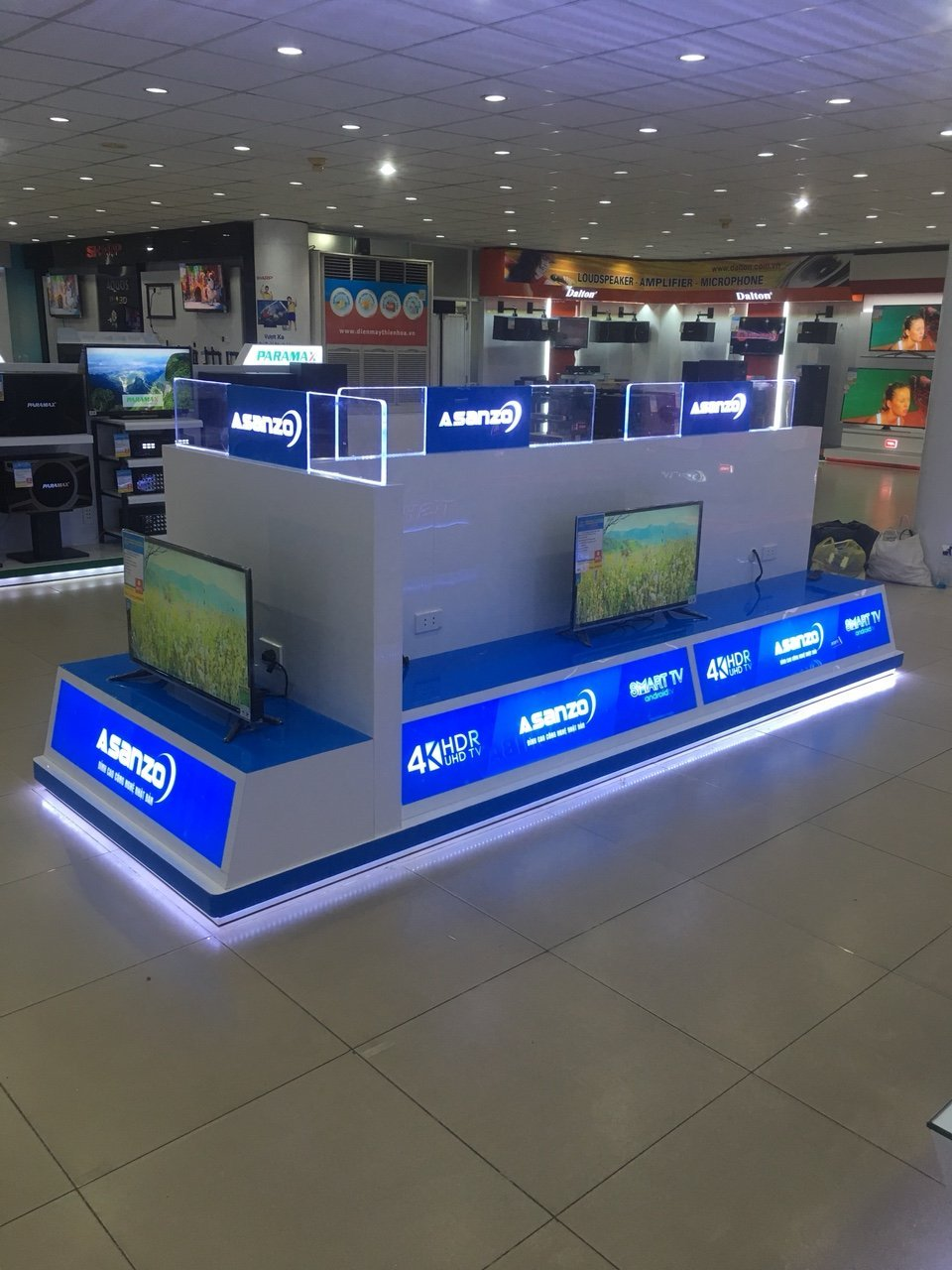 thi-cong-dao-trung-bay-tivi